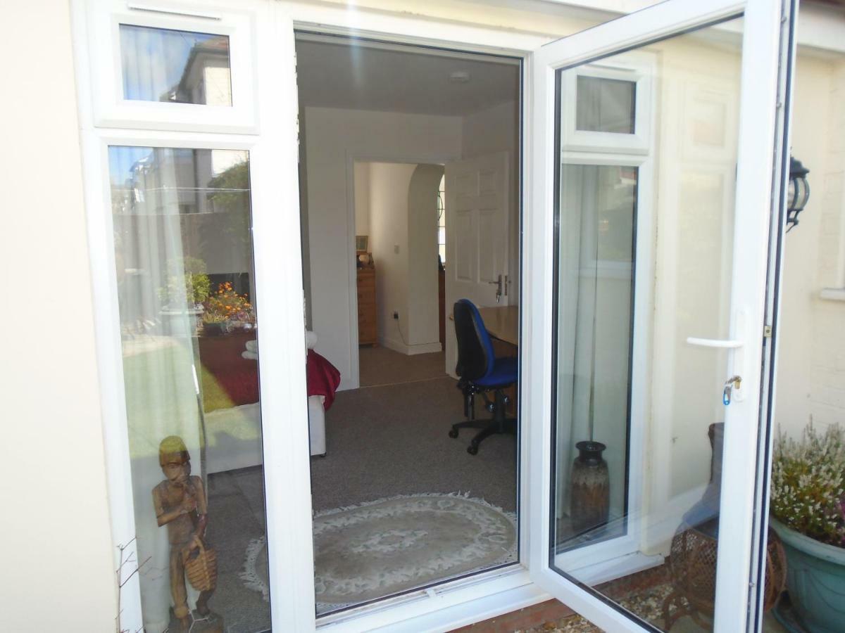Tea In Liverpool - Private - Quiet - Ground Floor - En-Suite - Walk-In-Shower Екстериор снимка