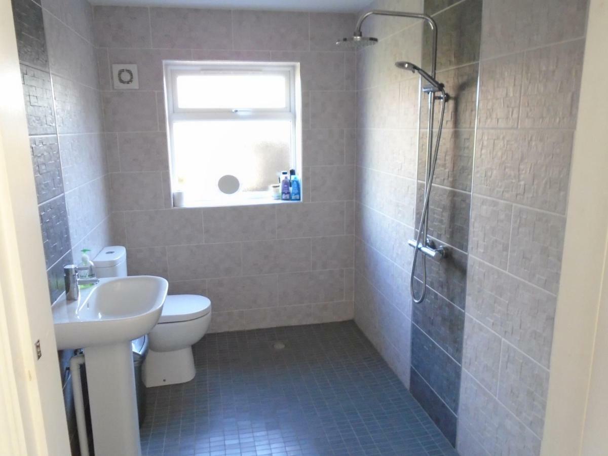 Tea In Liverpool - Private - Quiet - Ground Floor - En-Suite - Walk-In-Shower Екстериор снимка