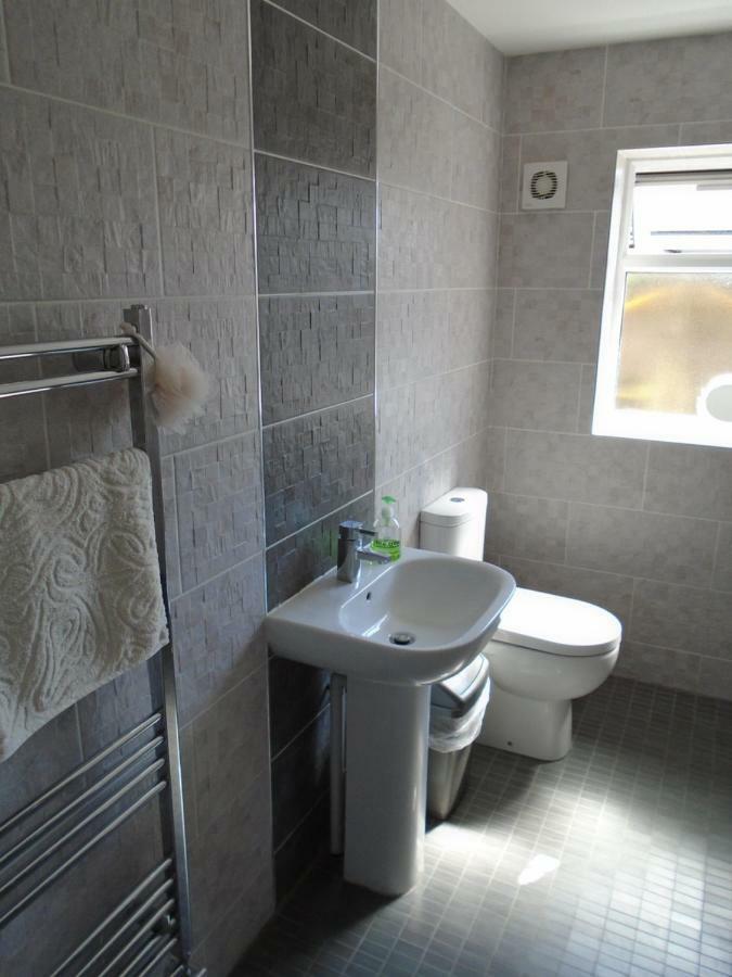 Tea In Liverpool - Private - Quiet - Ground Floor - En-Suite - Walk-In-Shower Екстериор снимка