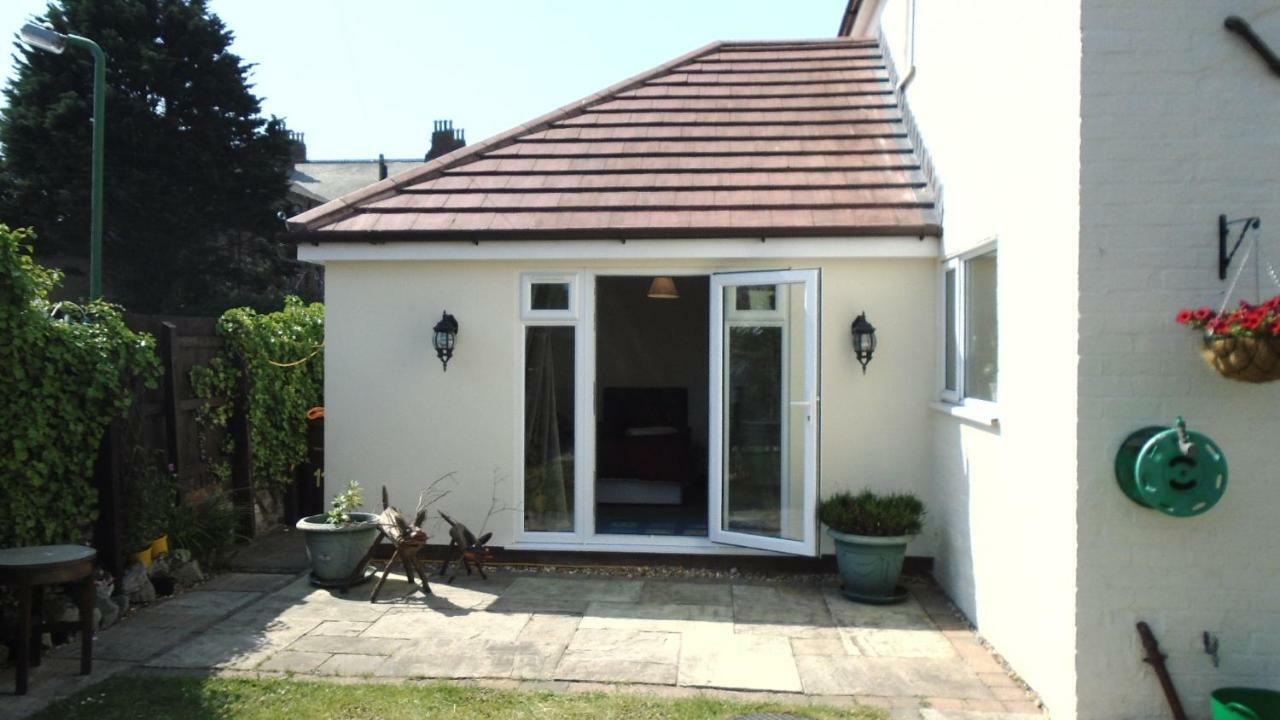 Tea In Liverpool - Private - Quiet - Ground Floor - En-Suite - Walk-In-Shower Екстериор снимка