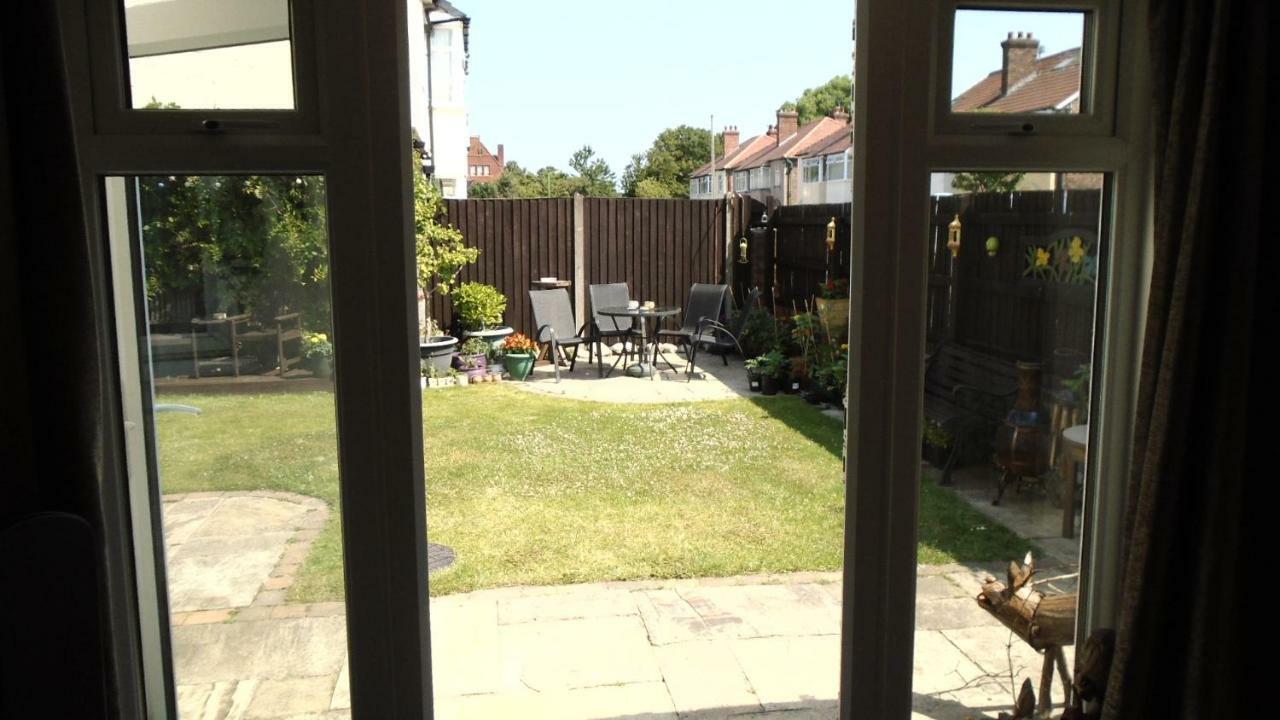 Tea In Liverpool - Private - Quiet - Ground Floor - En-Suite - Walk-In-Shower Екстериор снимка