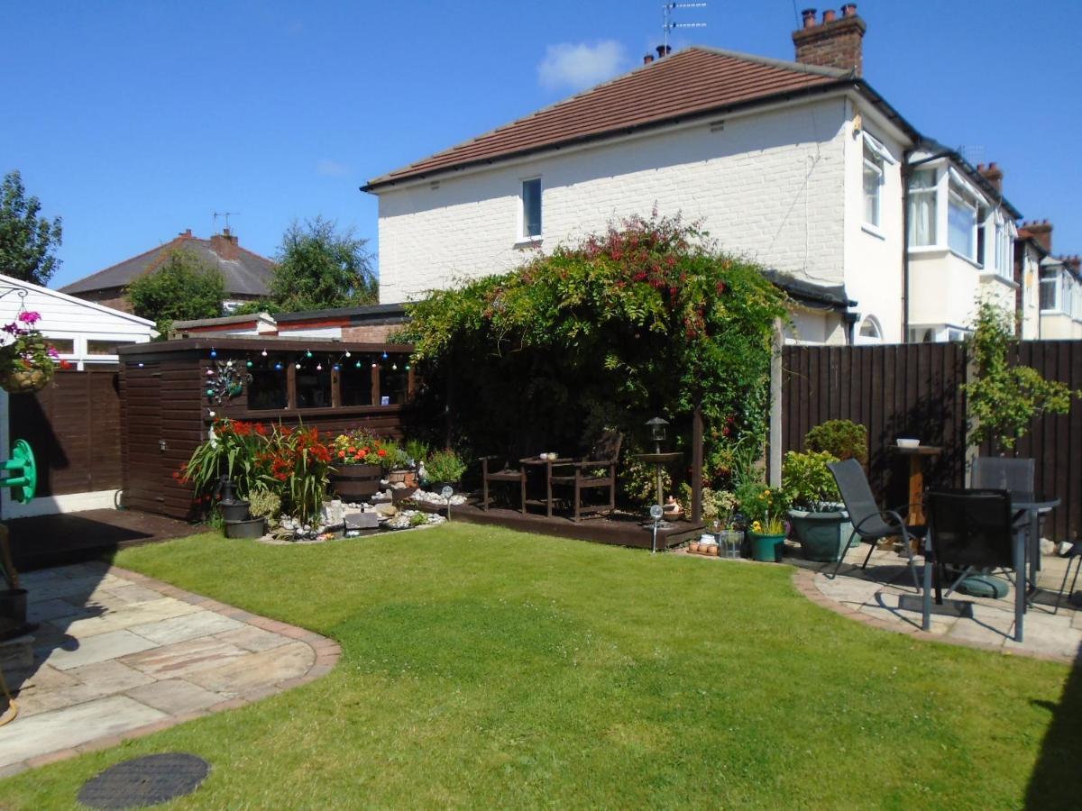 Tea In Liverpool - Private - Quiet - Ground Floor - En-Suite - Walk-In-Shower Екстериор снимка