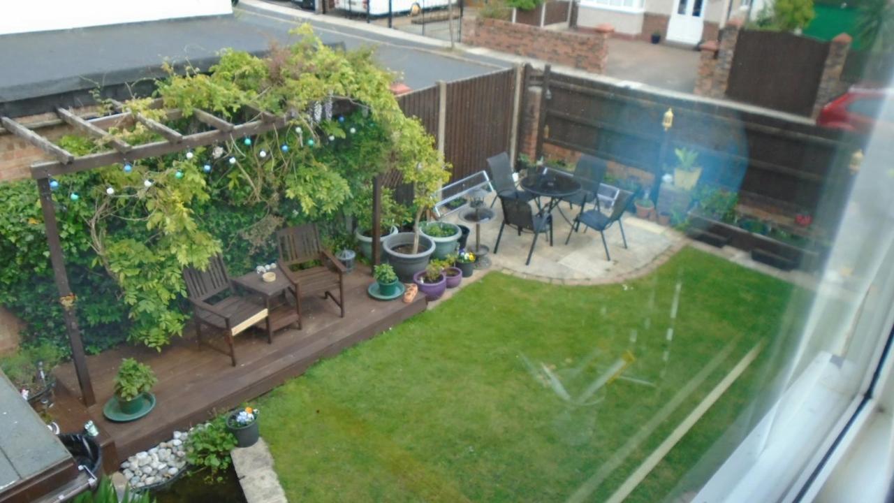 Tea In Liverpool - Private - Quiet - Ground Floor - En-Suite - Walk-In-Shower Екстериор снимка