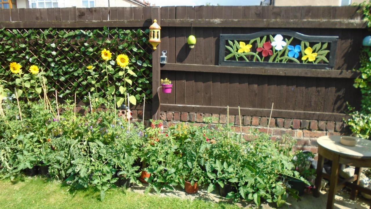 Tea In Liverpool - Private - Quiet - Ground Floor - En-Suite - Walk-In-Shower Екстериор снимка