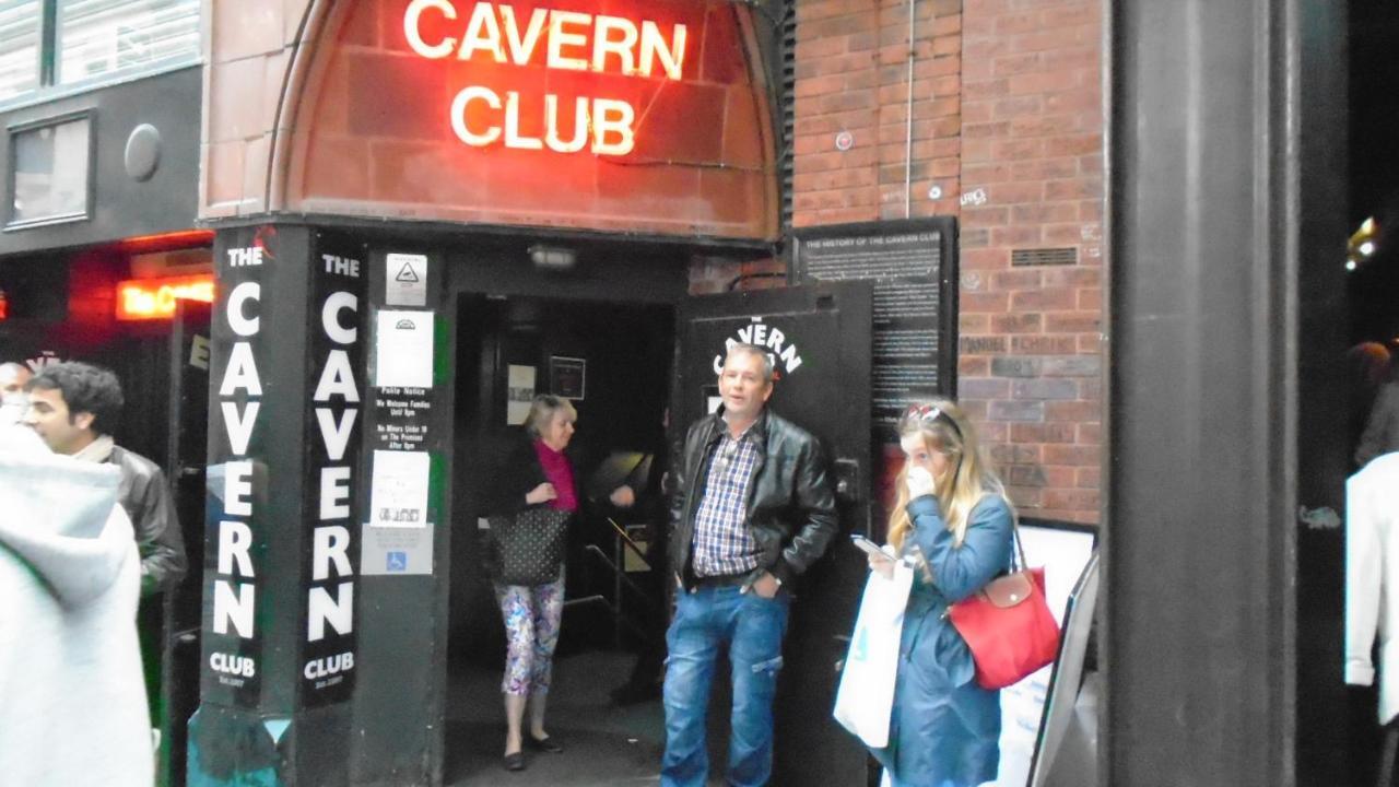 Tea In Liverpool - Private - Quiet - Ground Floor - En-Suite - Walk-In-Shower Екстериор снимка